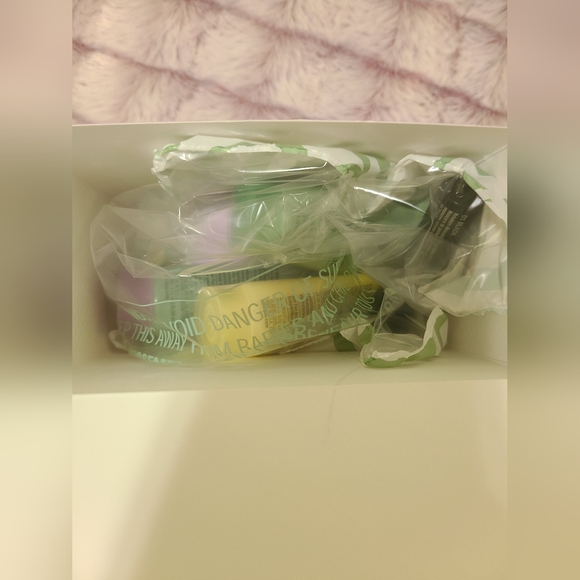 Clinique gift set (6) pieces - Picture 3 of 3